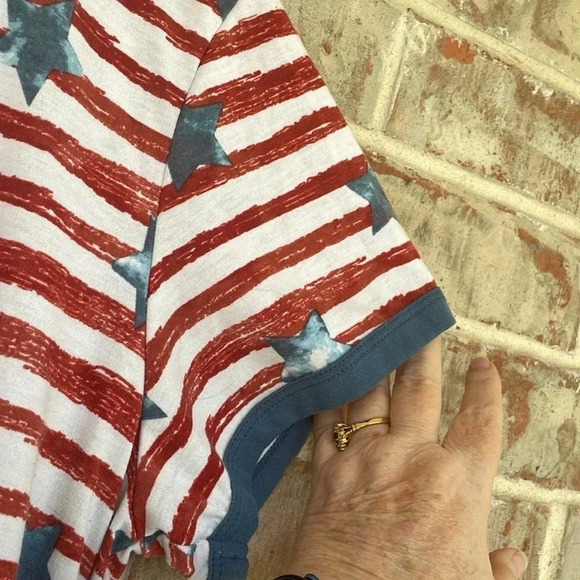 LuLaRoe Red White Blue Stars and Stripes Short Sleeved T-shirt - Picture 4 of 8